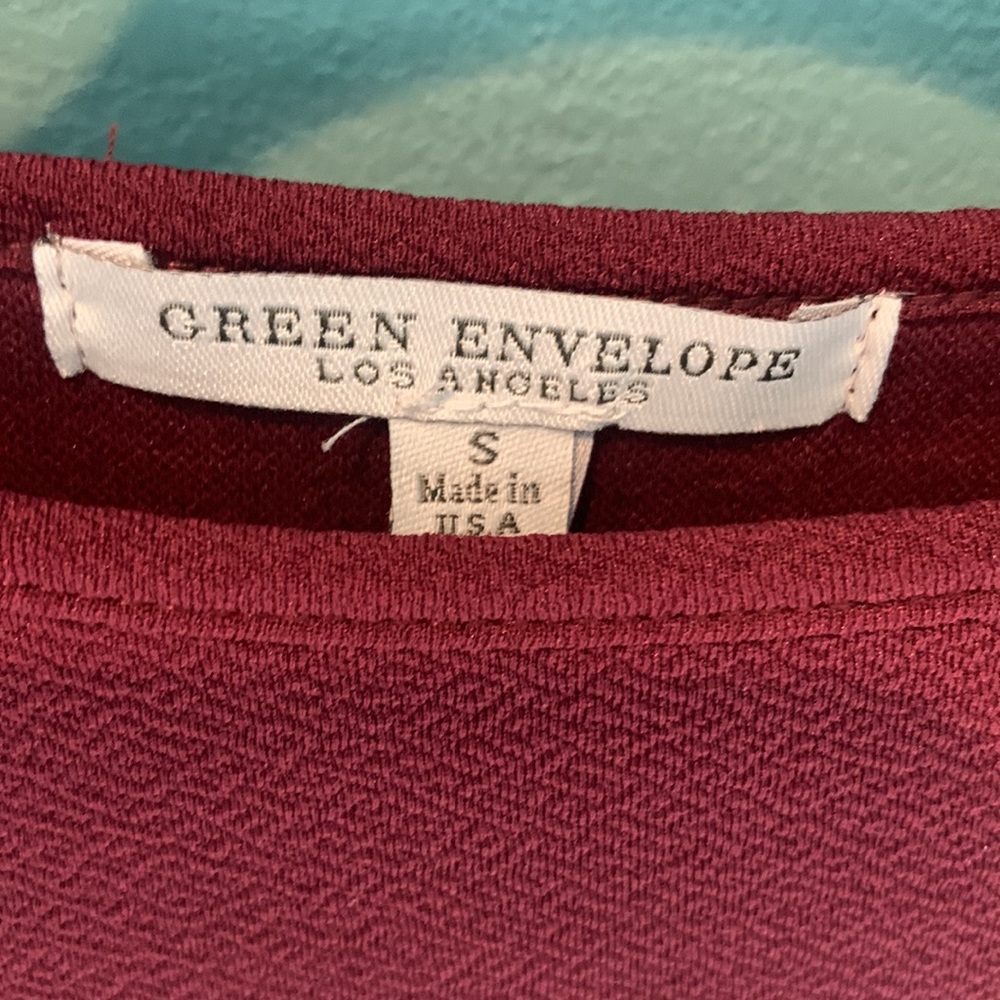 5/$25 Green Envelope Top EUC - Picture 2 of 3